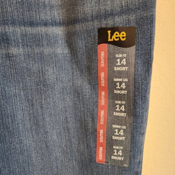 Lee Jeans Luna Slim Fit Skinny Leg Mid Rise Size 14 Short Sculpting - Picture 6 of 7